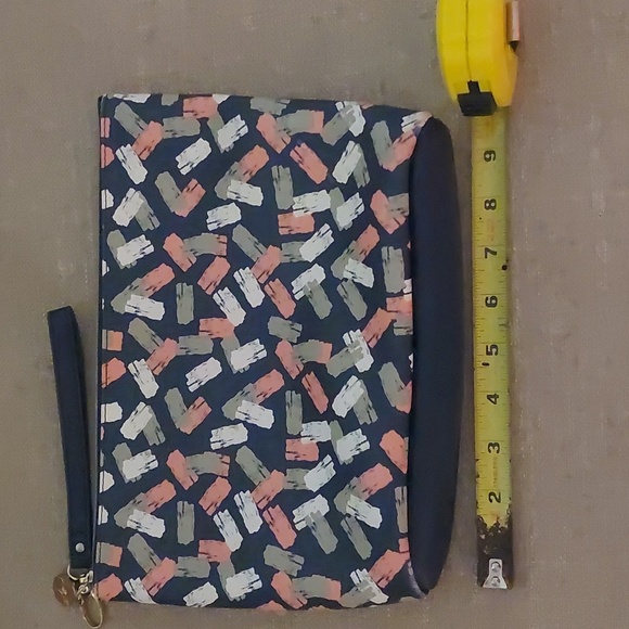 DABNEY LEE - Picture 6 of 7